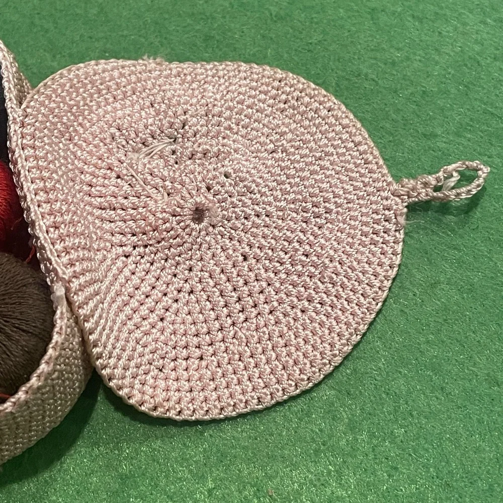 Handmade Vintage 40’s-50’s Pink Crocheted Basket w/ Thread Rolls - Picture 5 of 8